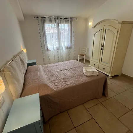 Sunny House 维拉西米乌斯